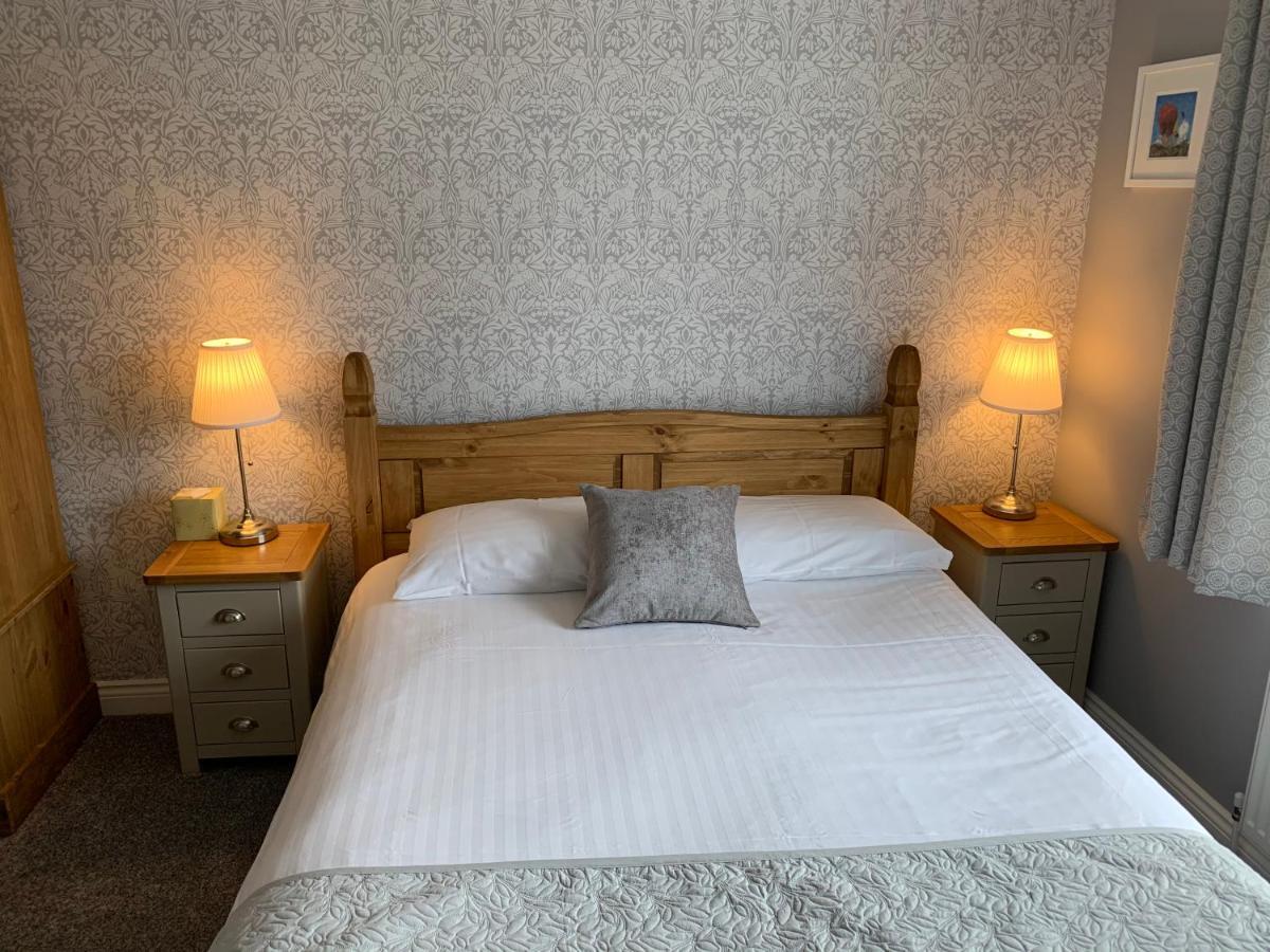 Hensleigh House Bed & Breakfast Чармут Стая снимка