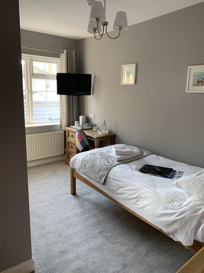 Hensleigh House Bed & Breakfast Чармут Екстериор снимка