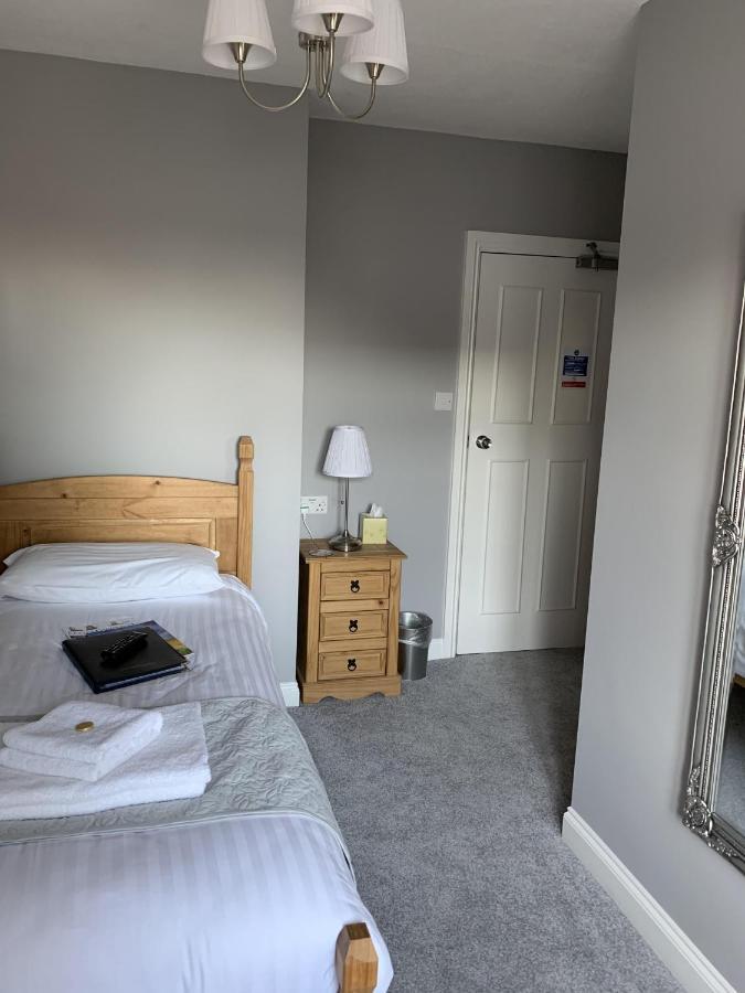 Hensleigh House Bed & Breakfast Чармут Екстериор снимка