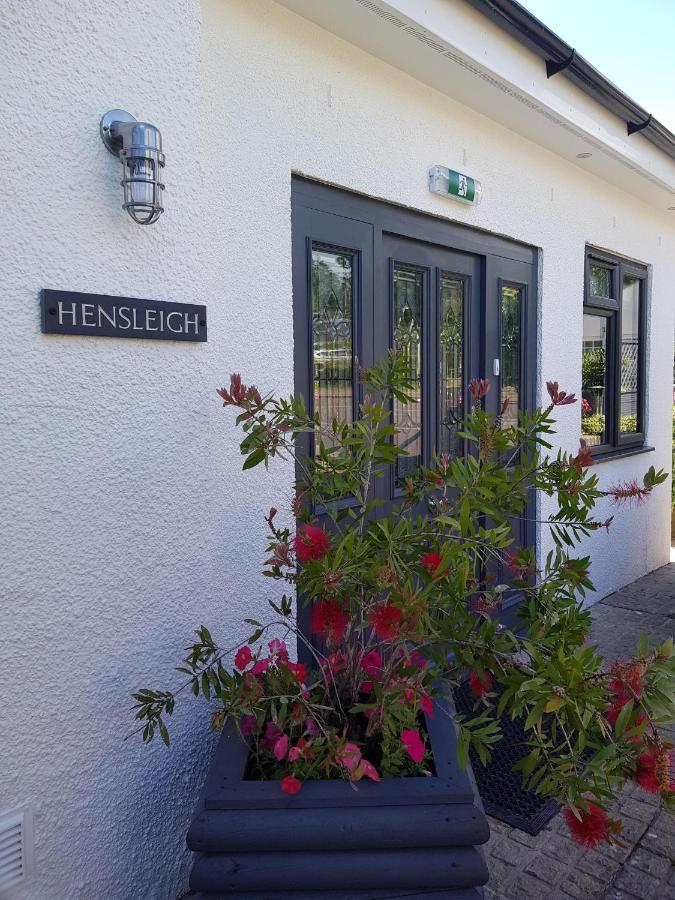 Hensleigh House Bed & Breakfast Чармут Екстериор снимка