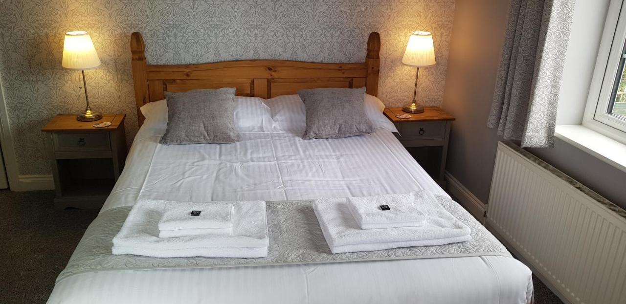 Hensleigh House Bed & Breakfast Чармут Екстериор снимка