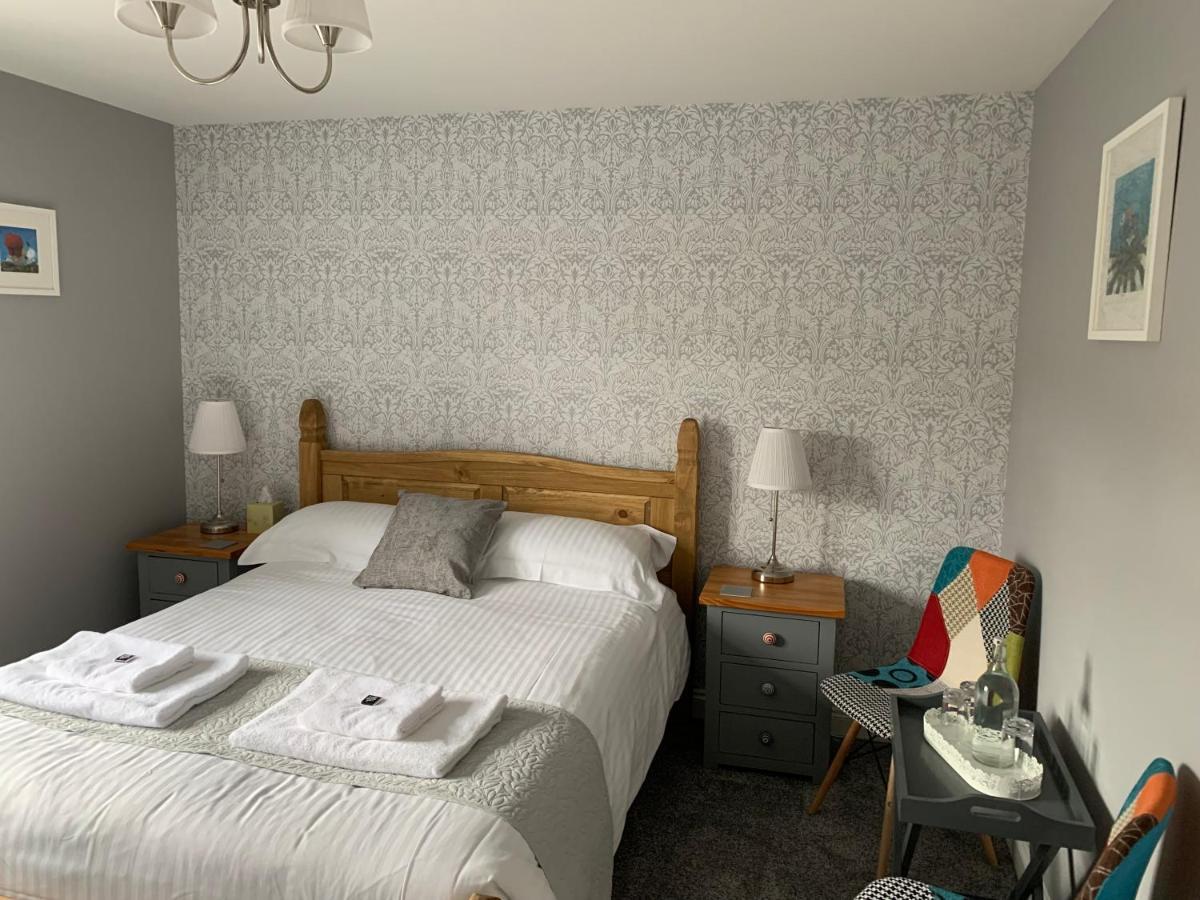 Hensleigh House Bed & Breakfast Чармут Екстериор снимка