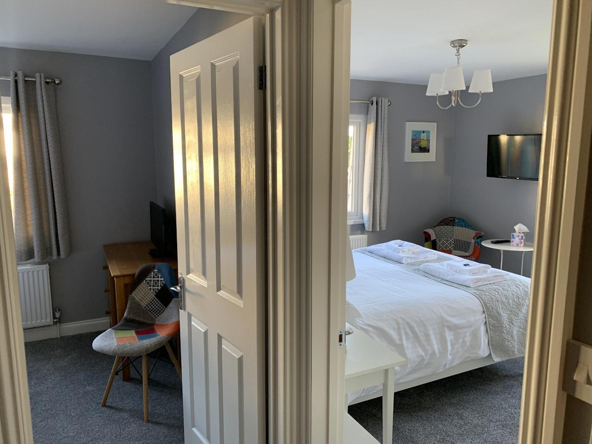 Hensleigh House Bed & Breakfast Чармут Стая снимка