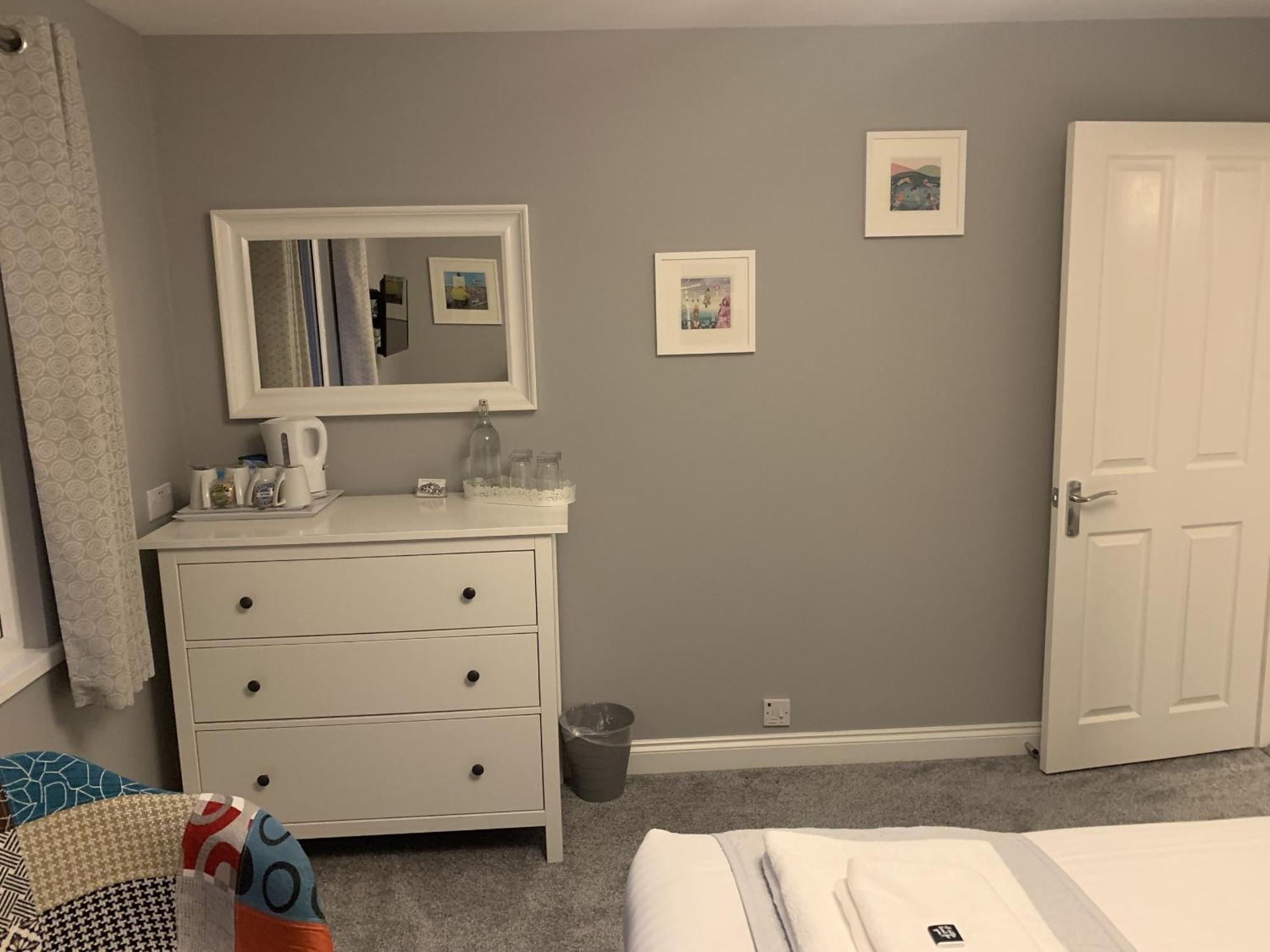 Hensleigh House Bed & Breakfast Чармут Стая снимка