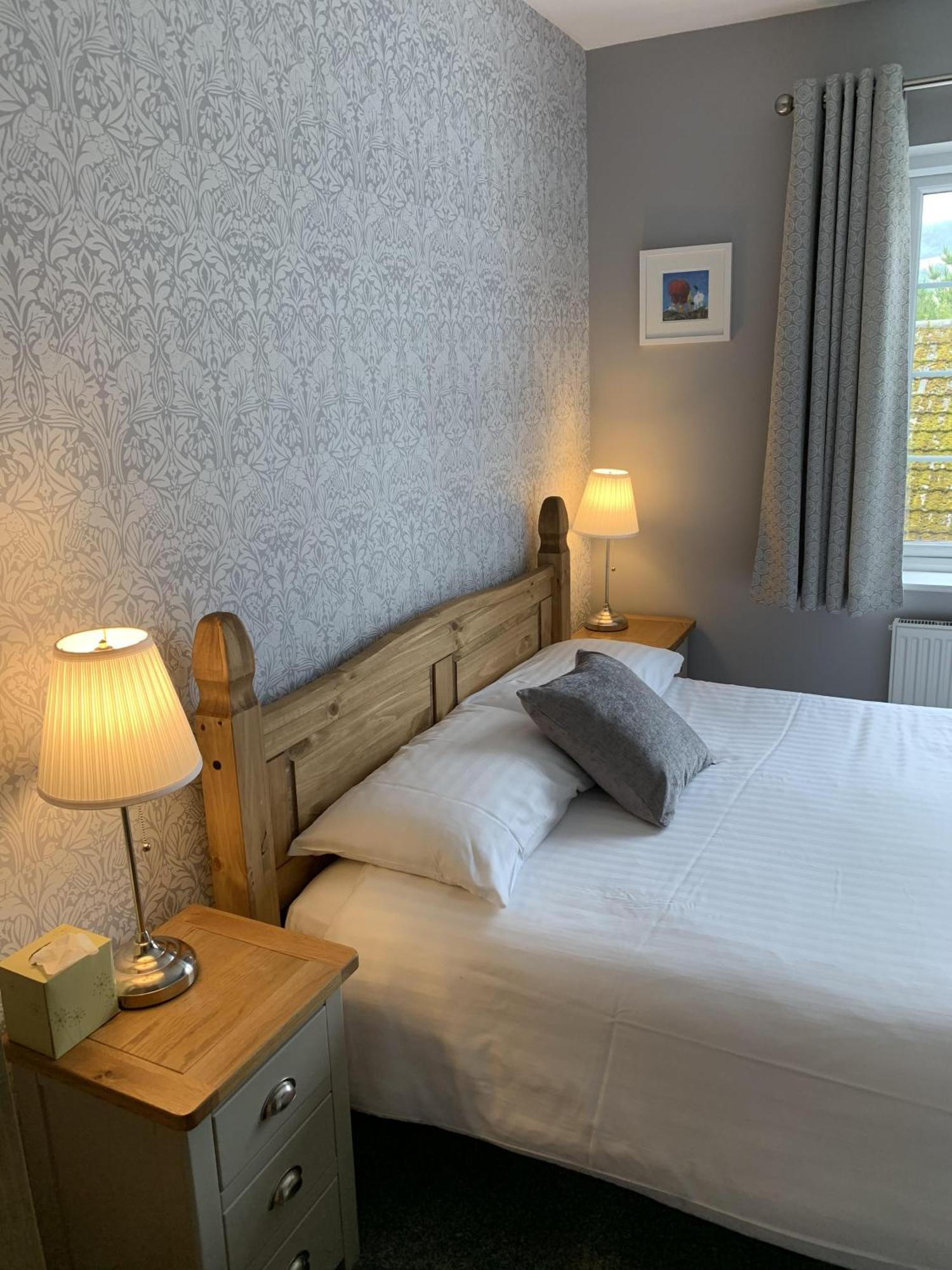Hensleigh House Bed & Breakfast Чармут Стая снимка