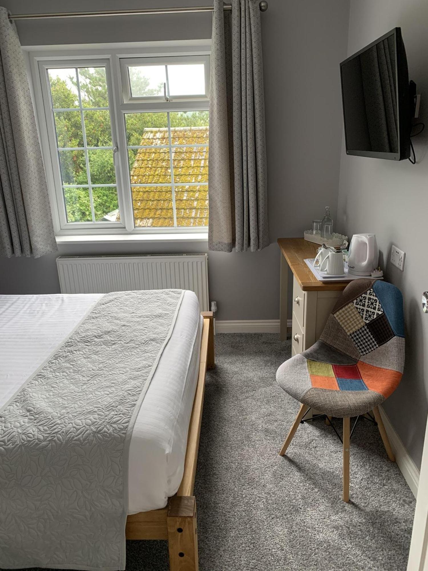 Hensleigh House Bed & Breakfast Чармут Стая снимка